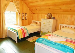4 bedrooms, iron/ironing board, Internet, bed sheets
