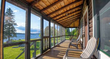 Maalaismainen 4 makuuhuoneen mökki Mooselookmeguntic-järven rannalla