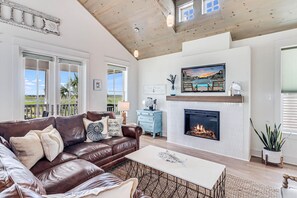 Smart TV, fireplace, DVD player, books