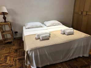 Iron/ironing board, free WiFi, bed sheets