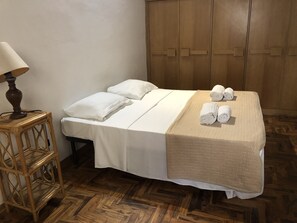 Iron/ironing board, free WiFi, bed sheets
