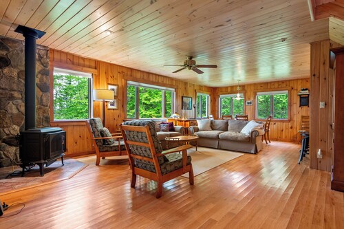 Trails End - Lovely 3 bedroom house on the eastern shore of Mooselookmeguntic