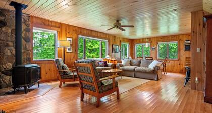 Trails End - Lovely 3 bedroom house on the eastern shore of Mooselookmeguntic