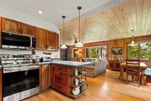 Fridge, microwave, oven, stovetop - Trails End - Lovely 3 bedroom house on the eastern shore of Mooselookmeguntic (Oquossoc)