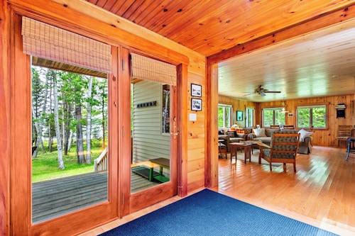 Trails End - Lovely 3 bedroom house on the eastern shore of Mooselookmeguntic