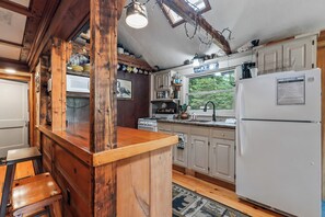 Coffee/tea maker, fridge, microwave, oven