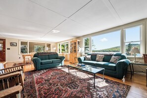 TV - Yellow Pine - Enjoy swimming, boating and wonderful views on Rangeley Lake (Rangeley)