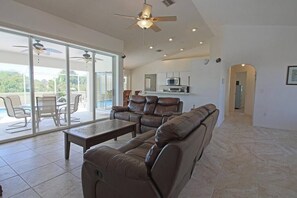 TV, stereoanlegg og kontorer