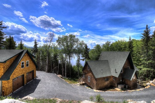 Beach Front Retreat - Private home on Mooselookmeguntic Lake