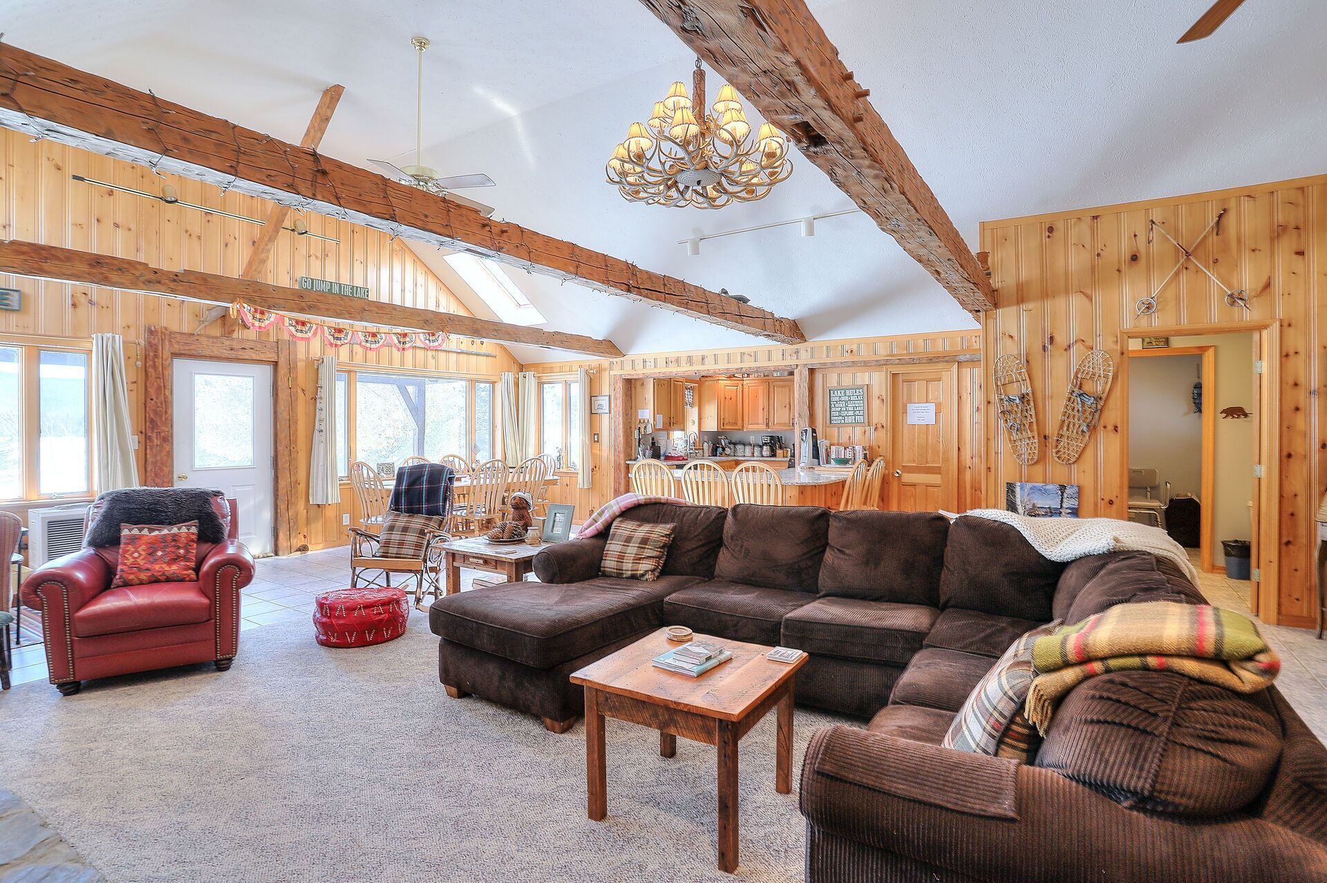 SBLL 25 - Spacious cottage in the Saddleback Lake Lodge cottage community.