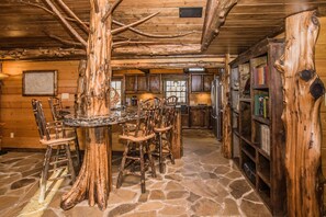 Interior - Birds Perch View: Mtn Views, hot tub, Wifi, yard, fire pit, near Attractions (Sevierville)