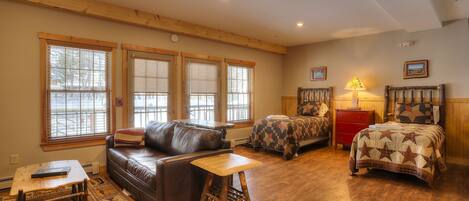 Een televisie en een open haard