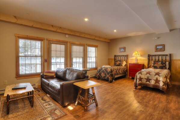 TV, fireplace - Oquossoc Suite #6 | A/C & Fireplace (Oquossoc)