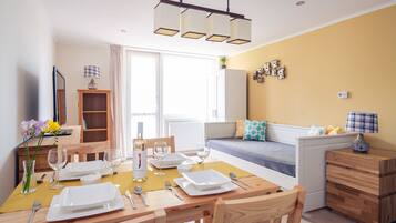 Family Apartment, Multiple Beds, Non Smoking, Garden View | Living room | 102-cm flat-screen TV with cable/satellite TV channels, LED TV