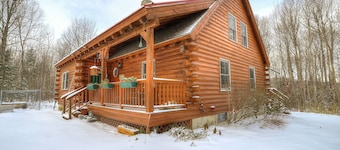 VERY PRIVATE Rangeley Log Cabin | ATV & Snowmobile Access | Dog Friendly