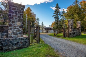Property grounds - Windy Cross | Private Waterfront, Dock, Hot Tub & Ping Pong (Rangeley)