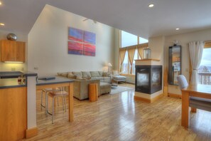 TV, fireplace, DVD player, MP3 dock - Lodges 19 - Four bedroom condo with views of Rangeley Lake (Rangeley)