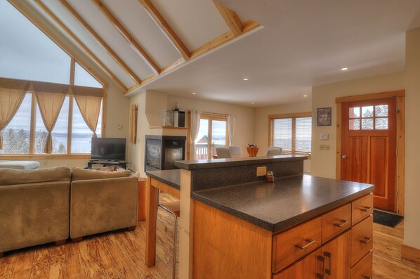 Interior - Lodges 19 - Four bedroom condo with views of Rangeley Lake (Rangeley)