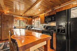 Fridge, microwave, oven, stovetop - Hart | Beautiful family getaway located just three miles from downtown Rangeley (Rangeley)