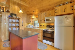 Fridge, microwave, oven, stovetop - Gerstley - Quiet, secluded adorable camp on Loon Lake (Rangeley)