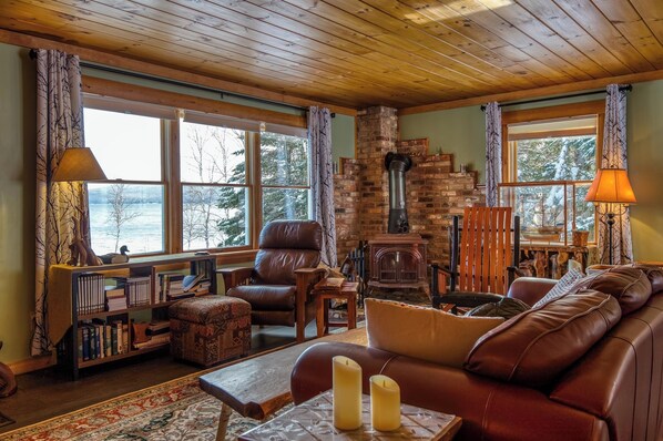 TV, DVD player, stereo - The Haven on Hunter Cove - Charming and comfortable log home on Rangeley Lake (Rangeley)