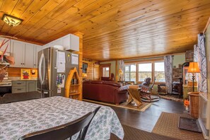 Interior - The Haven on Hunter Cove - Charming and comfortable log home on Rangeley Lake (Rangeley)