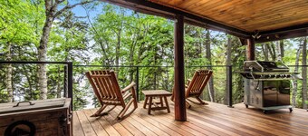 Tree House - Waterfront home situated in a quiet cove looking at Toothaker Island