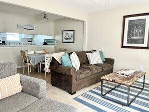 TV - 2 BR Gulf Front Complex - Heated Pool - Ask about SNOWBIRD DISCOUNTS!  (Navarre)