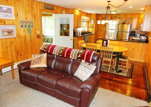 テレビ、DVD プレーヤー、書庫