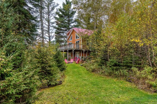 Schöne geräumige Wohnung mit Zugang zu Rangeley See und den Schneemobil-Routen.