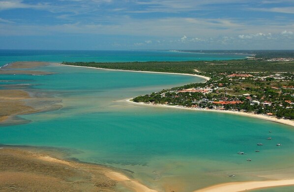 Beach - Apartment in condominium on the second block of Coroa Vermelha Beach (Santa Cruz Cabrália)