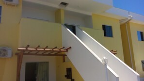 Exterior detail - Apartment in condominium on the second block of Coroa Vermelha Beach (Santa Cruz Cabrália)