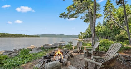 🐾Boyd - Rustic, spacious, dog friendly home on Mooselookmeguntic Lake