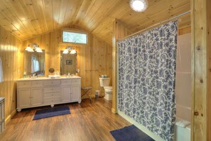 Ensemble douche/baignoire, serviettes fournies
