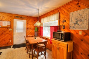 Dining - 🐾Rangeley Manor 107 | Cute Pet Friendly Cabin with Shared Water Access on Rangeley Lake (Rangeley)