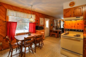 Fridge, microwave, oven, stovetop - 🐾Rangeley Manor 107 | Cute Pet Friendly Cabin with Shared Water Access on Rangeley Lake (Rangeley)