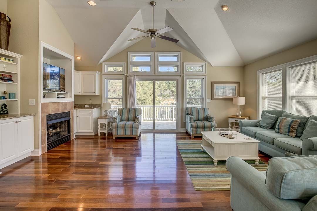 Fernseher, Kamin, DVD-Player, Stereoanlage