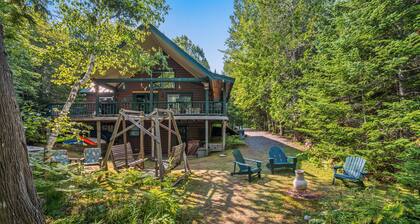 Loon Lake Retreat - Located on Loon Lake, with additional guest cottage for rent as well