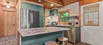Loon Lake Retreat - Located on Loon Lake, with additional guest cottage for rent as well
