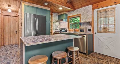 Loon Lake Retreat - Located on Loon Lake, with additional guest cottage for rent as well