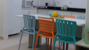 冰箱、微波炉、烤箱、炉灶