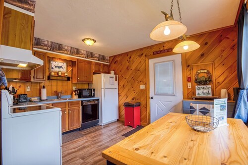 Whispering Winds | Shared Waterfront w/ Large Yard & Fire Pit