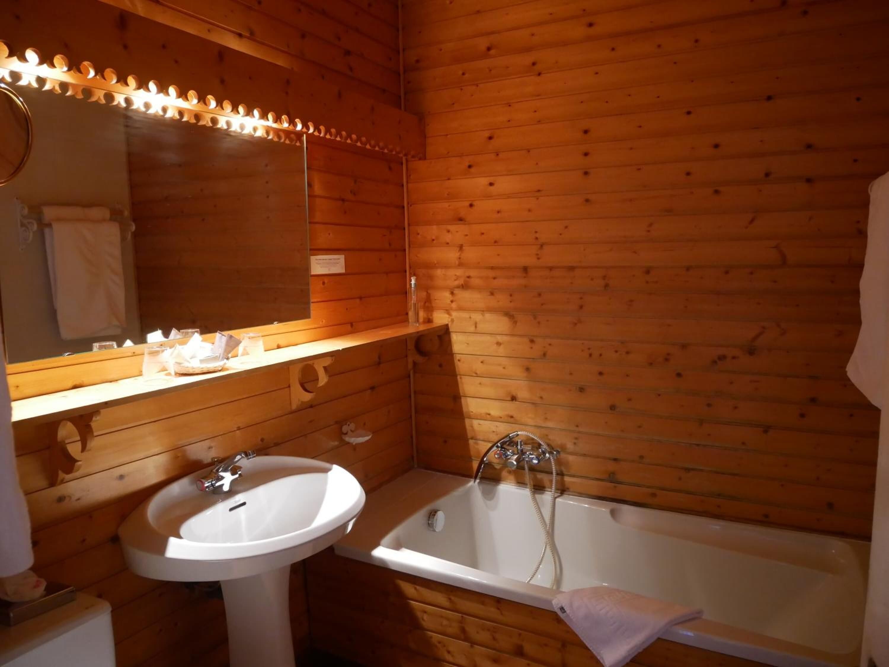 free toiletries, towels