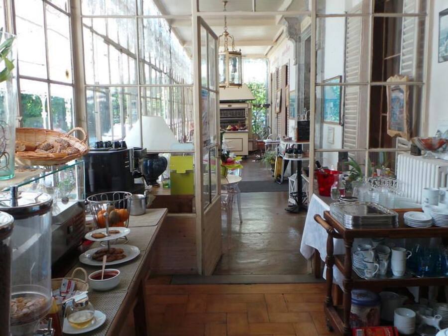 TĂ€gliches FrĂŒhstĂŒcksbuffet (15 EUR pro Person)