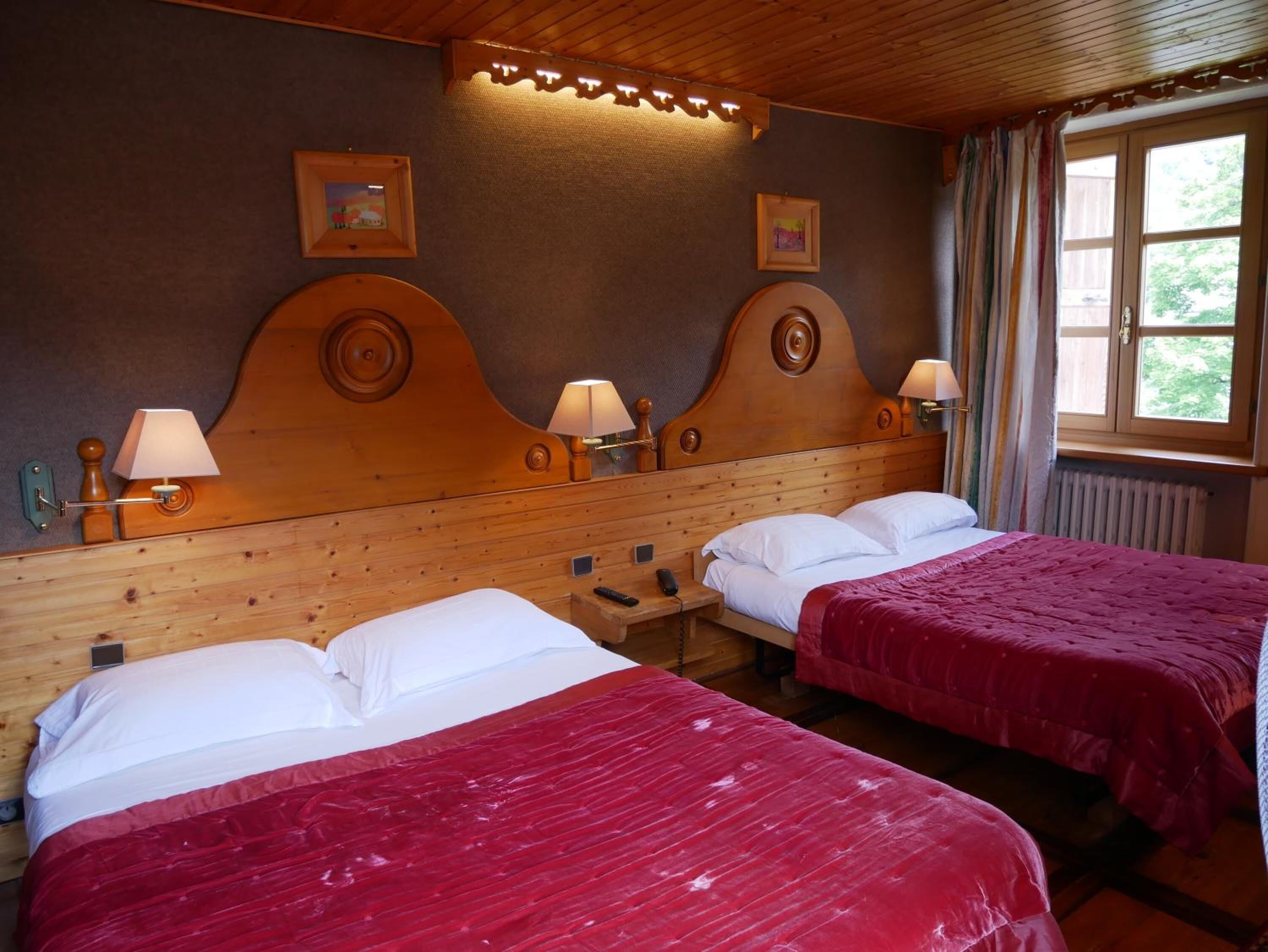 in-room safe, individually decorated, individually furnished, desk