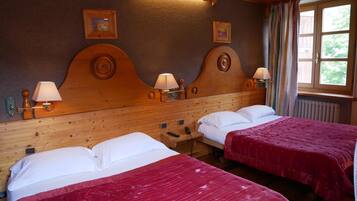 Safe på rommet, individuelt dekorert, individuelt innredet og skrivebord