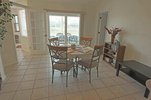 Dining - Waterfront Oasis: Rotonda West Canal #202 (Rotonda West)