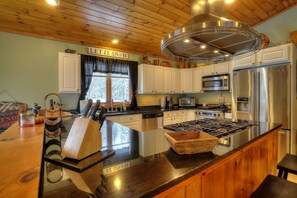 雪櫃、微波爐、焗爐、爐具