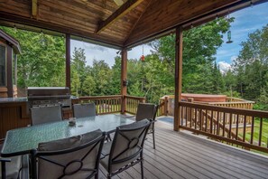 Outdoor dining - 7 Valley View Lodge - Private, exquisitely decorated chalet close to downtown Rangeley. (Rangeley)