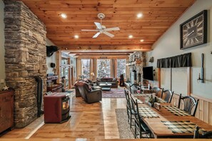 Interior - 7 Valley View Lodge - Private, exquisitely decorated chalet close to downtown Rangeley. (Rangeley)